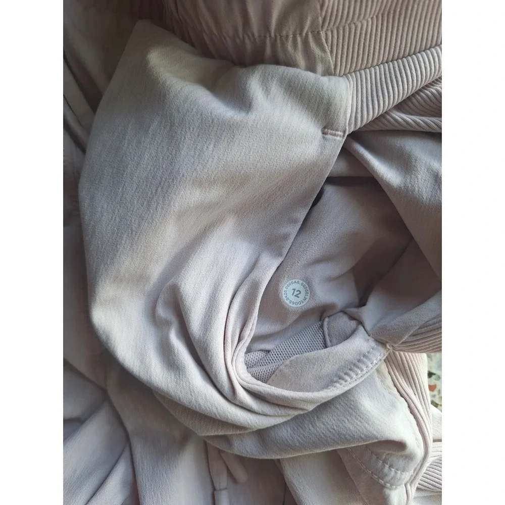 111 Lululemon Beyond the Studio Jogger *Lined - Picture 11 of 14